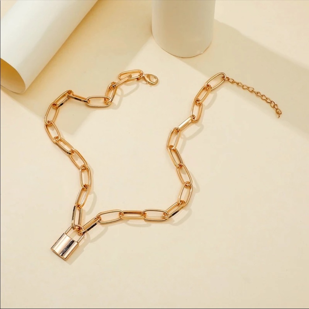 New Chocker Big Lock Pendant Gold Tone - Picture 2 of 4